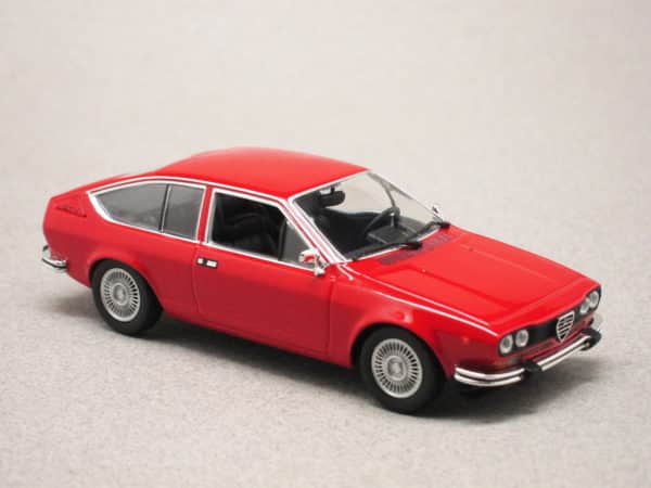 Alfa Romeo GTV Rouge Maxichamps 1 43e Minicarweb