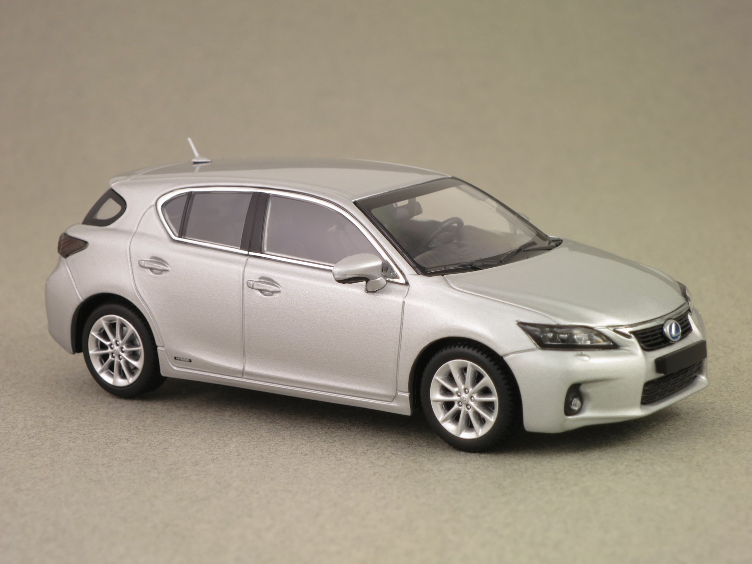 Lexus CT 200h silver (Minichamps) 1:43 - Minicarweb