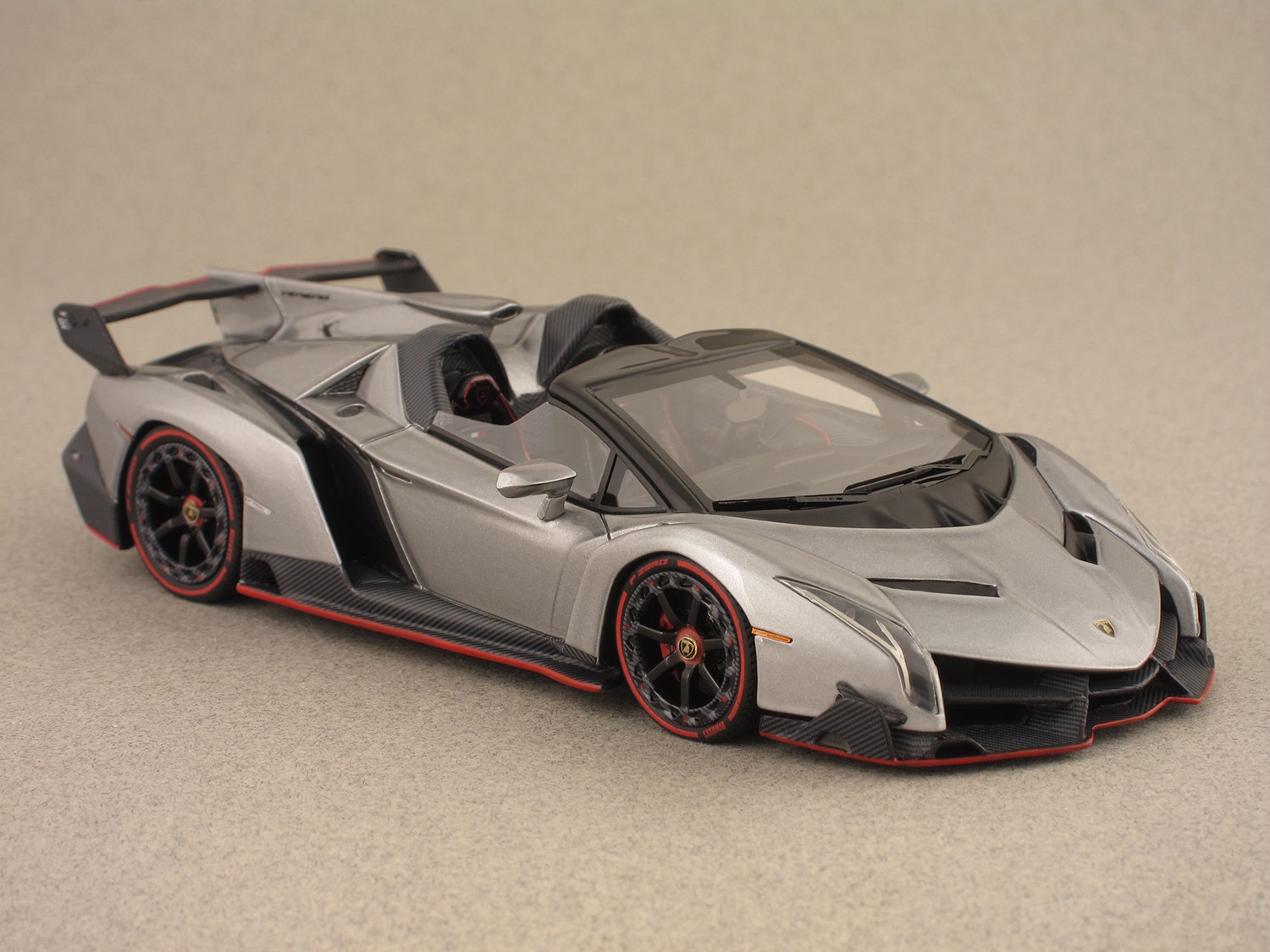 Lamborghini Veneno Roadster Metalluro (LookSmart) 1:43 - Minicarweb