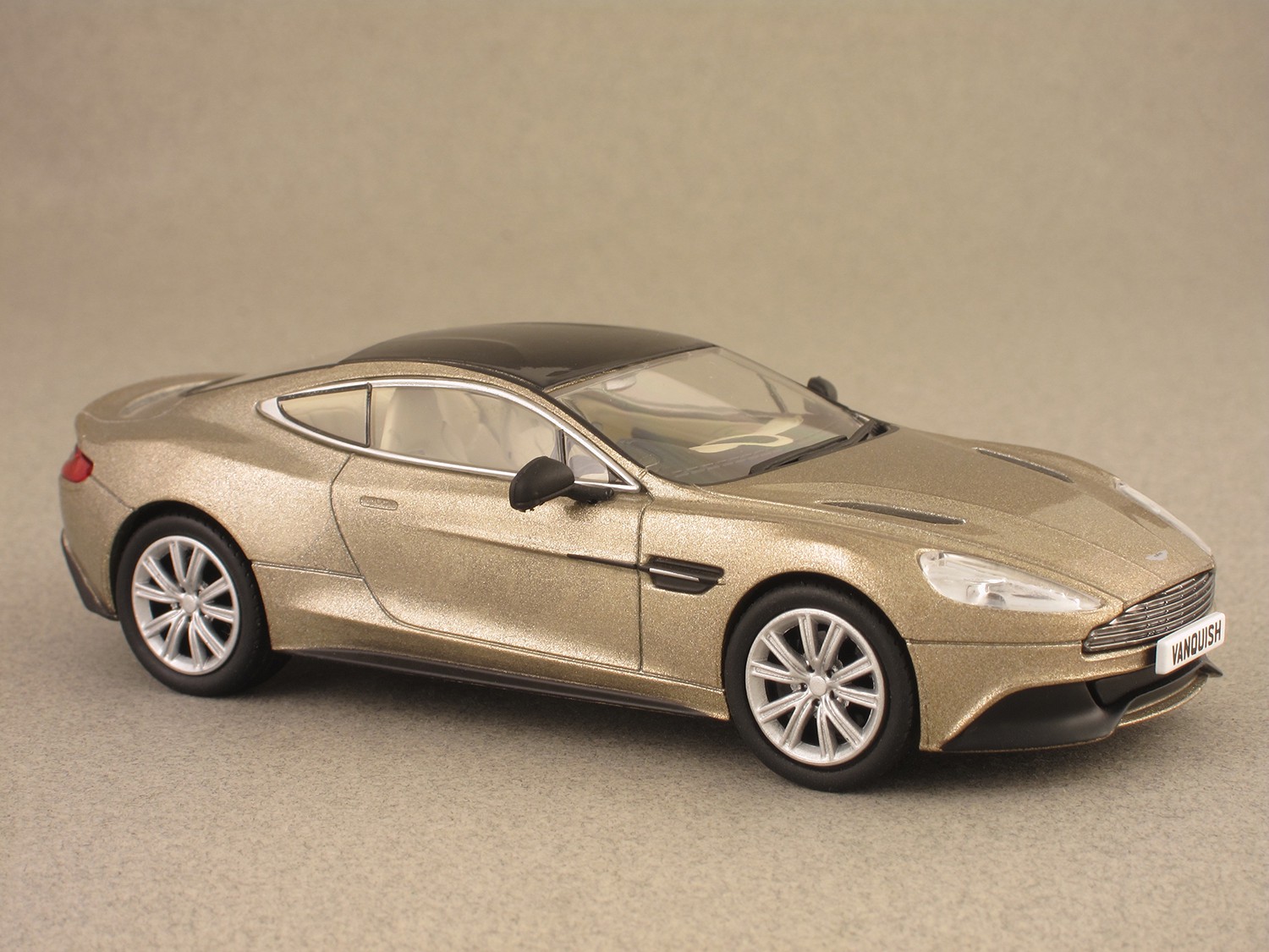 Aston Martin Vanquish 2012 (Oxford) 1:43