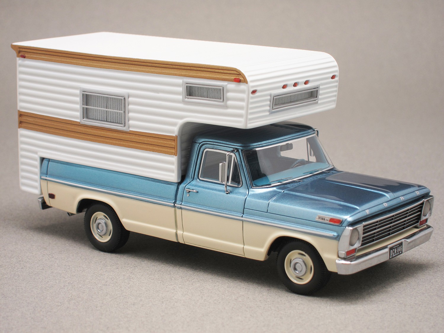 Ford F-100 Camper 1968 (NEO) 1:43