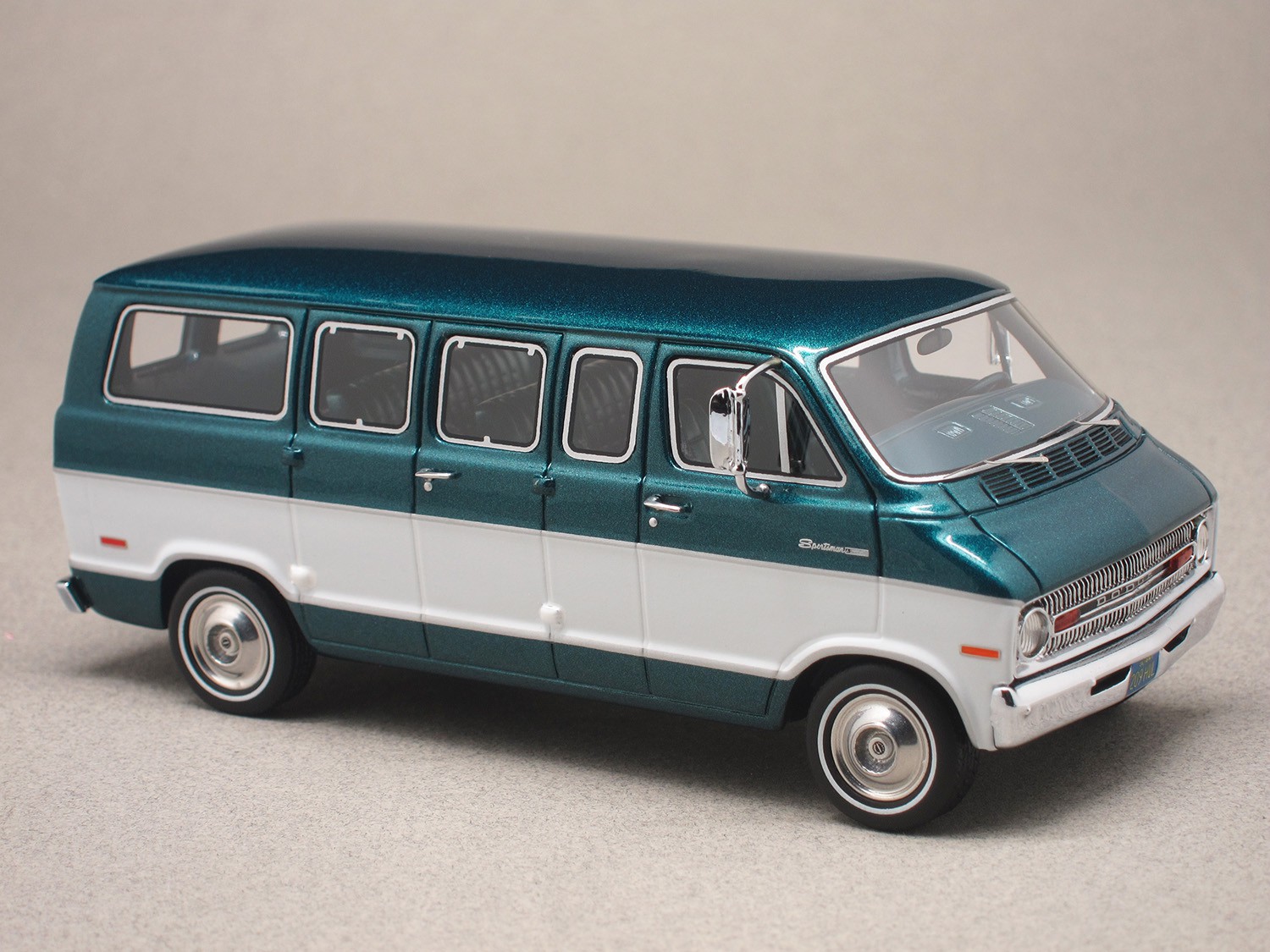 Dodge Sportsman (NEO) 1:43