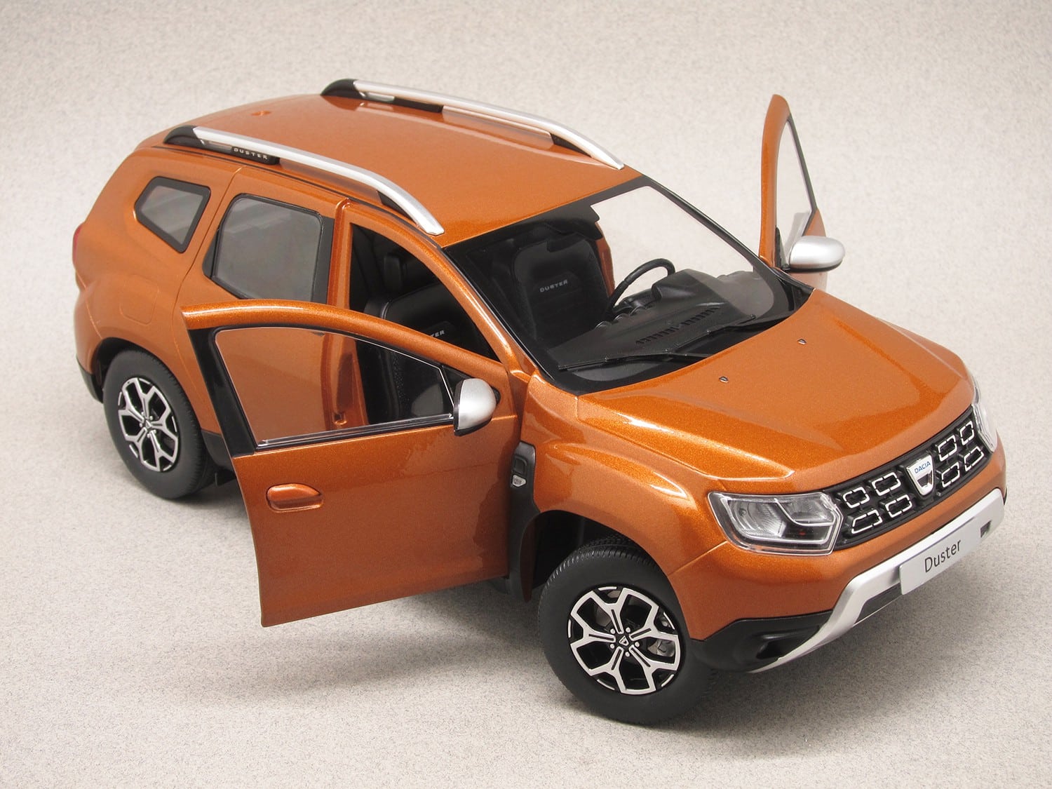 Dacia Duster 2018 orange (Solido) 1:18 - Minicarweb