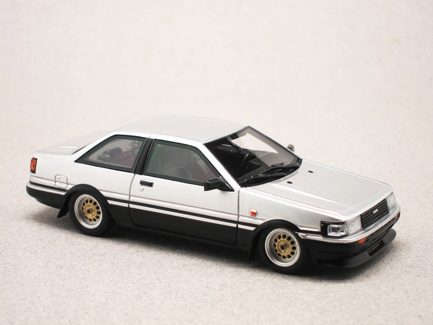 Toyota Corolla GT 1984 (Minichamps) 1:43