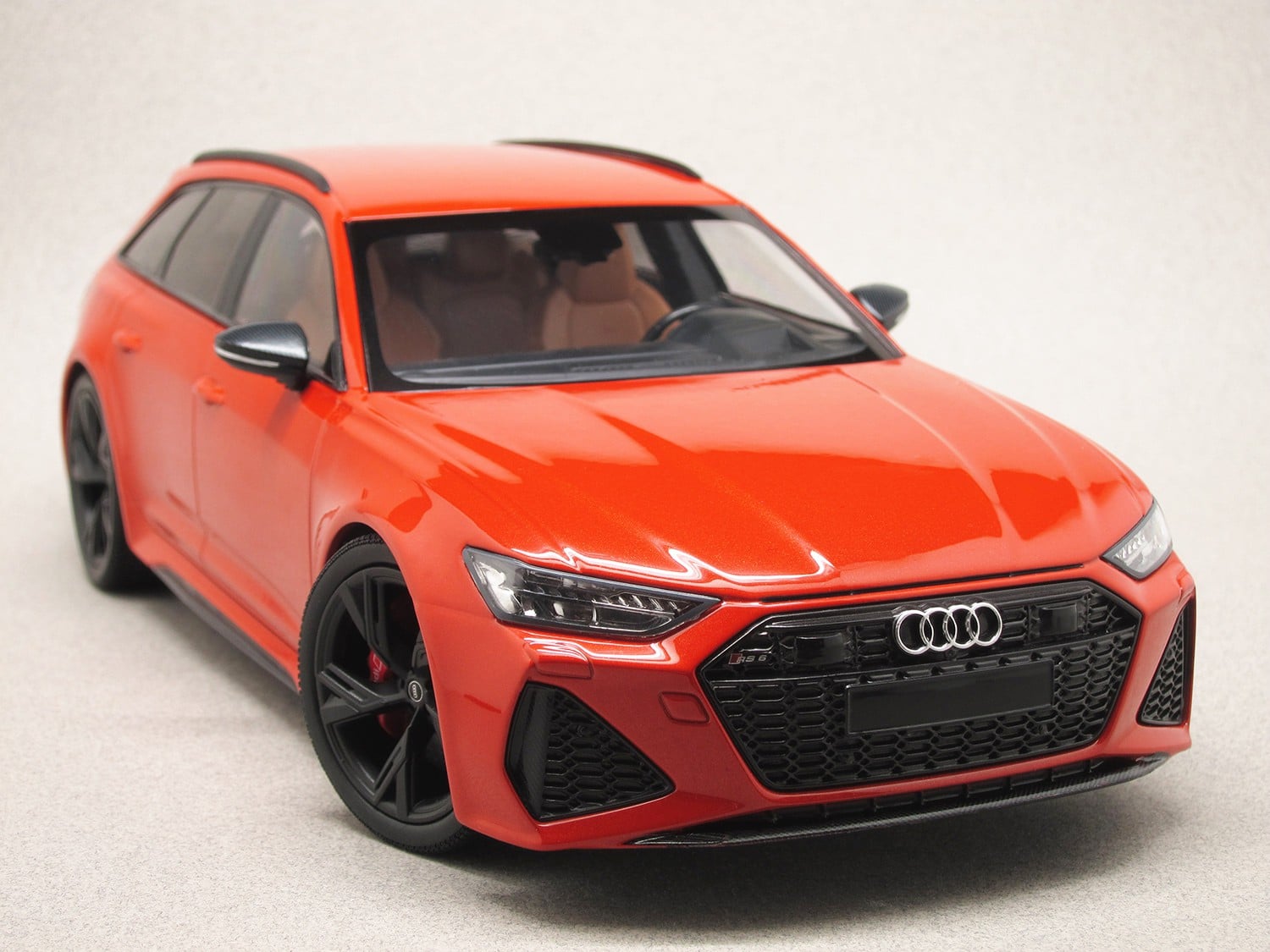 Audi RS6 Avant 2019 orange (Minichamps) 1/18e - Minicarweb