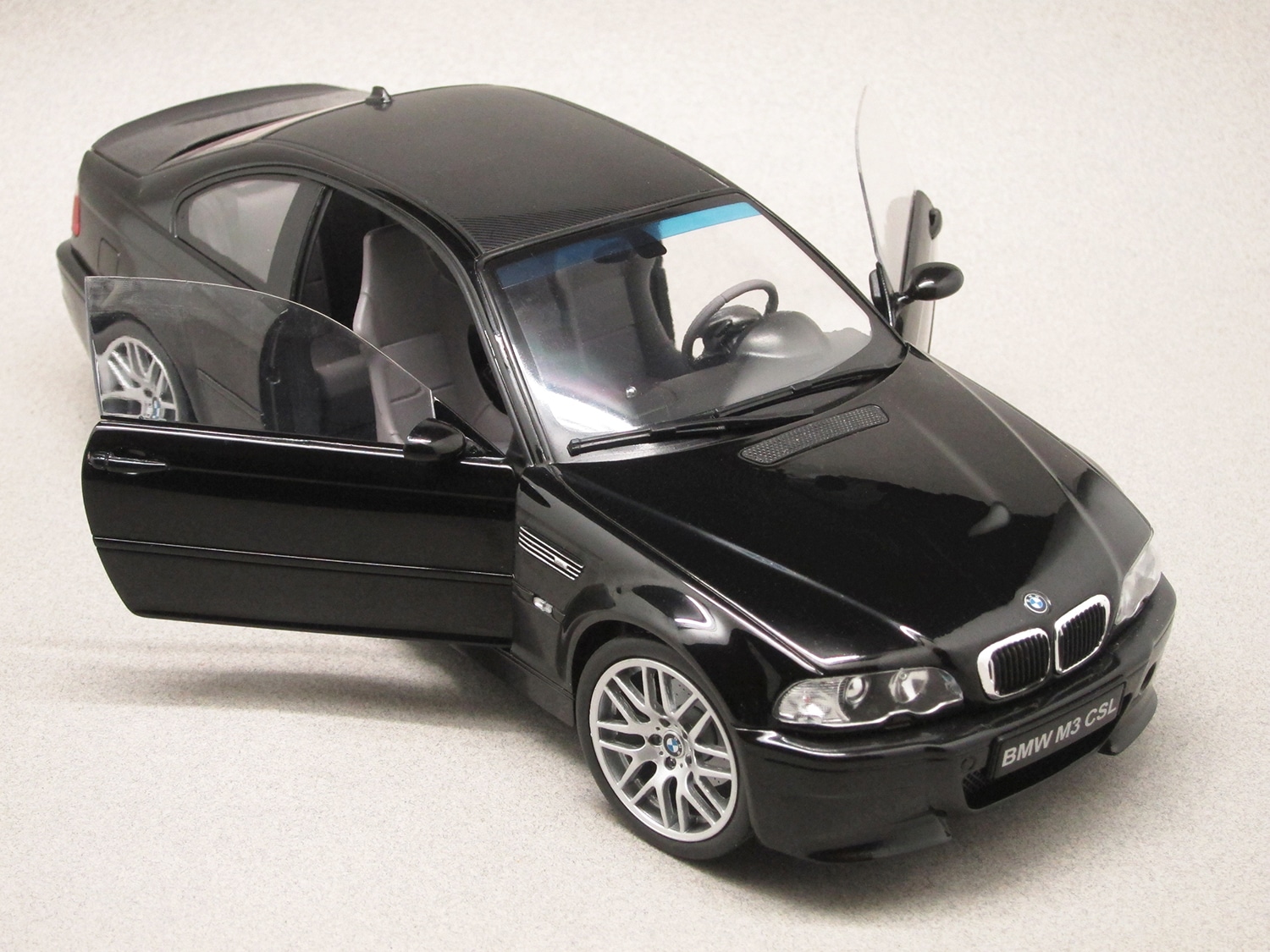 BMW M3 CSL E46 black (Solido) 1:18 - Minicarweb