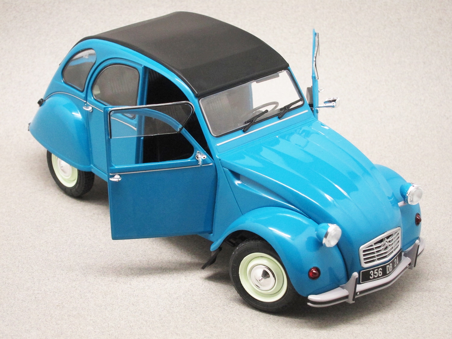 Citroën 2CV blue (Solido) 1:18 - Minicarweb