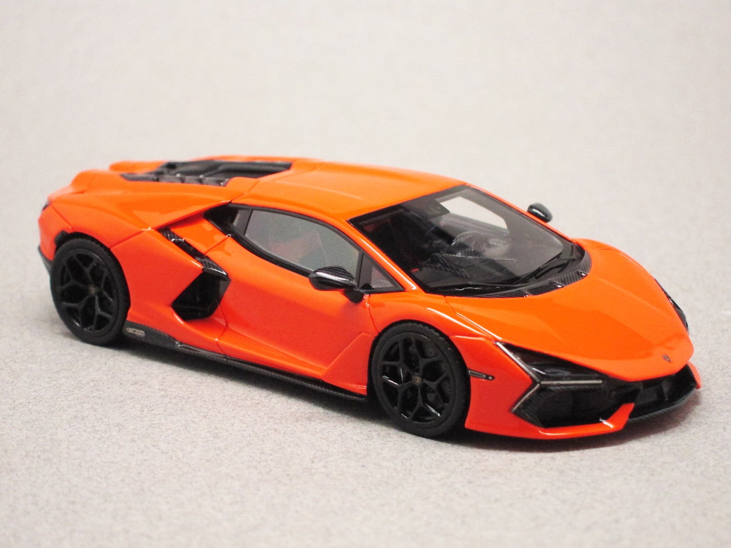 LAMBORGHINI REVUELTO 1:43 MODEL CAR BY LOOKSMART