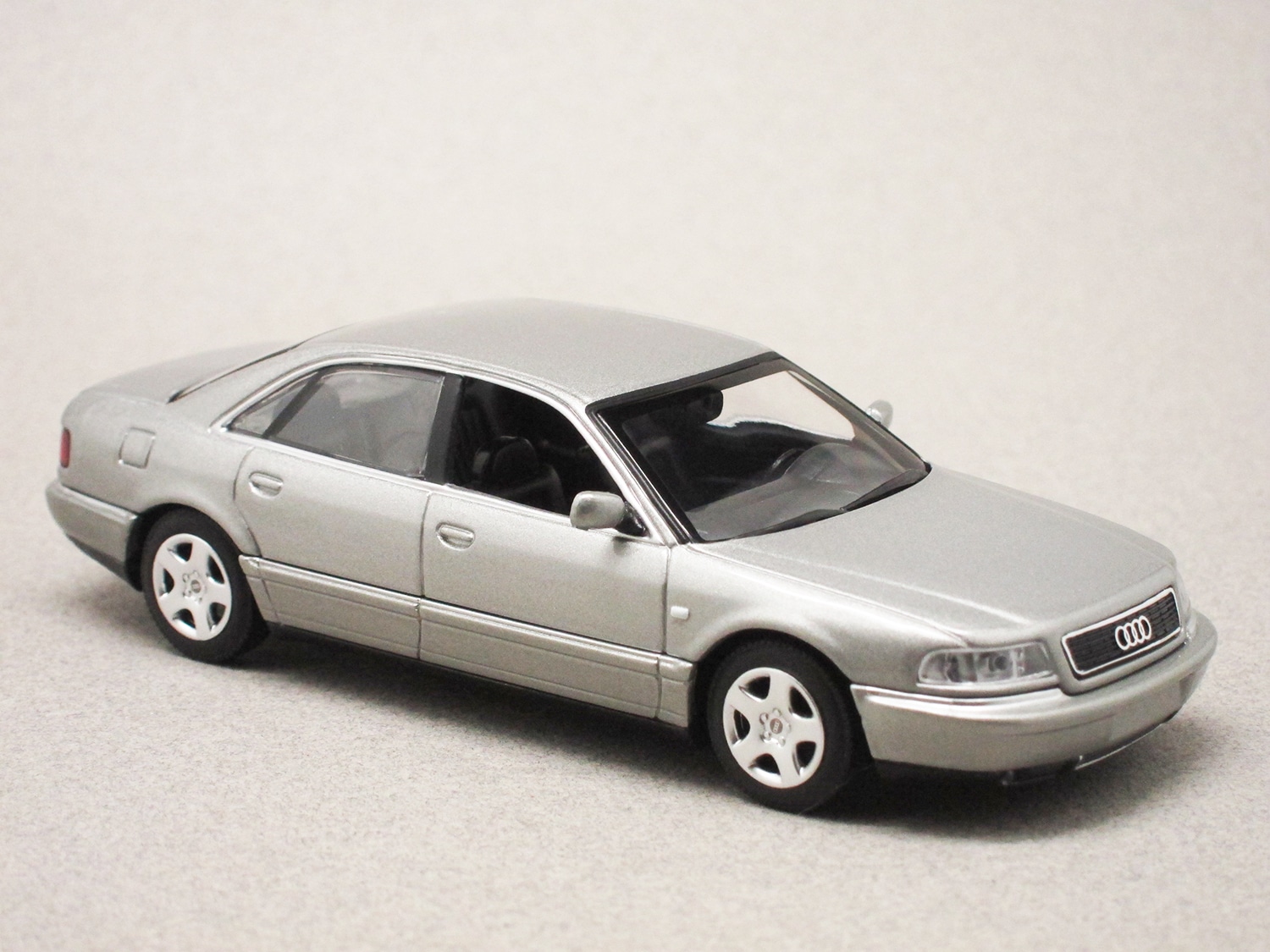 Audi A8 1999 silver (Maxichamps) 1/43e