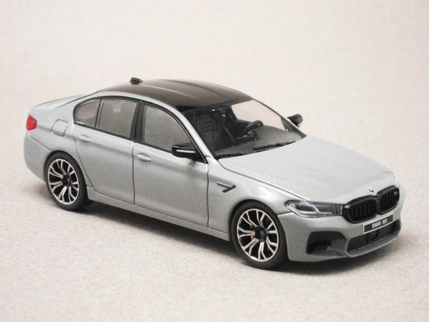 BMW M5 Competition F90 grise (Solido) 1/43e