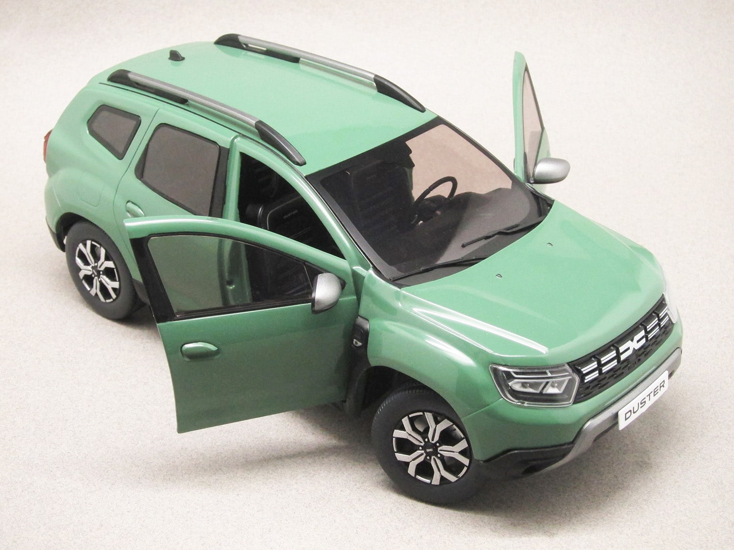 Dacia Duster 2023 vert (Solido) 1/18e