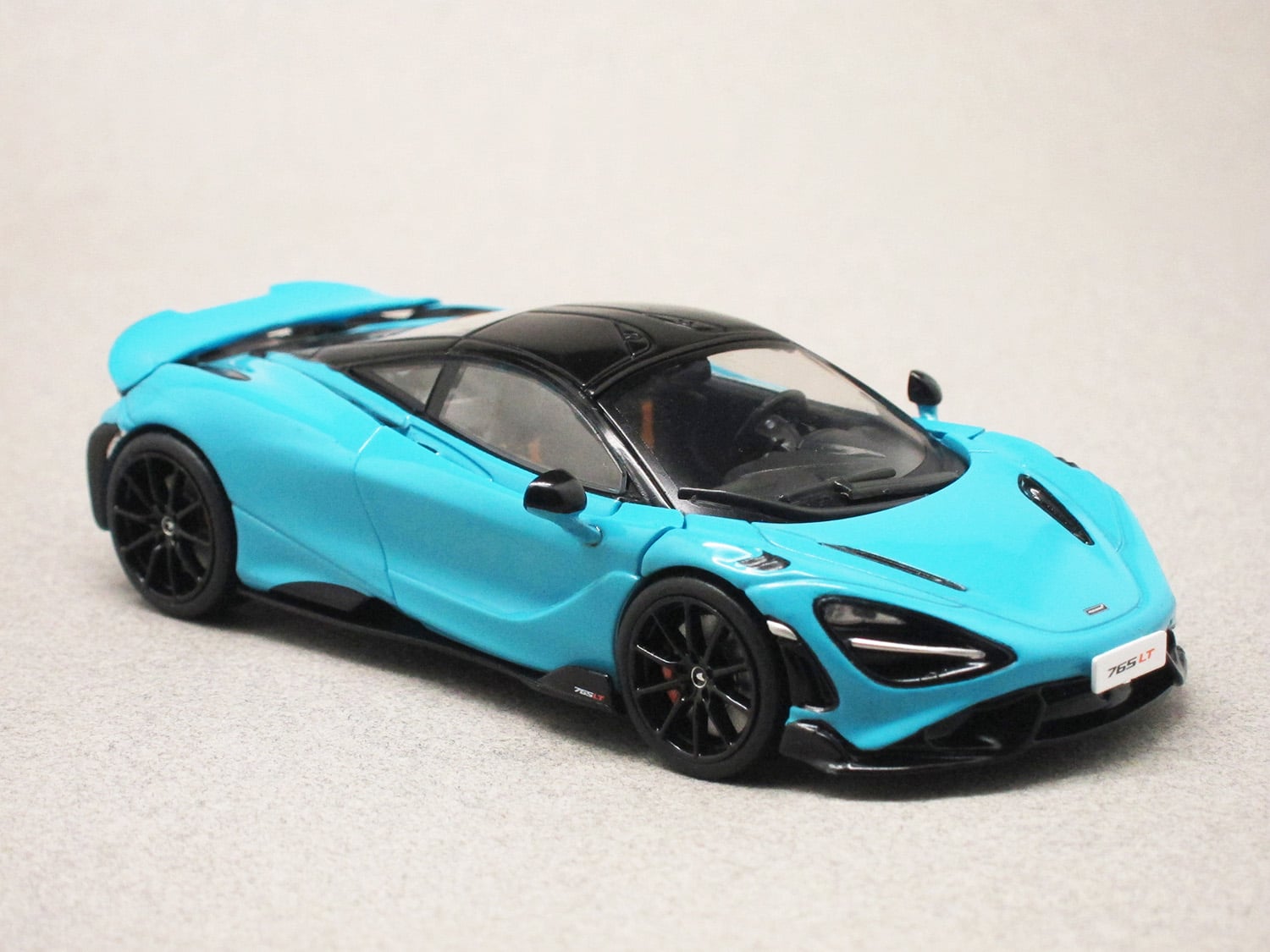 McLaren 765 LT bleue (Solido) 1/43e