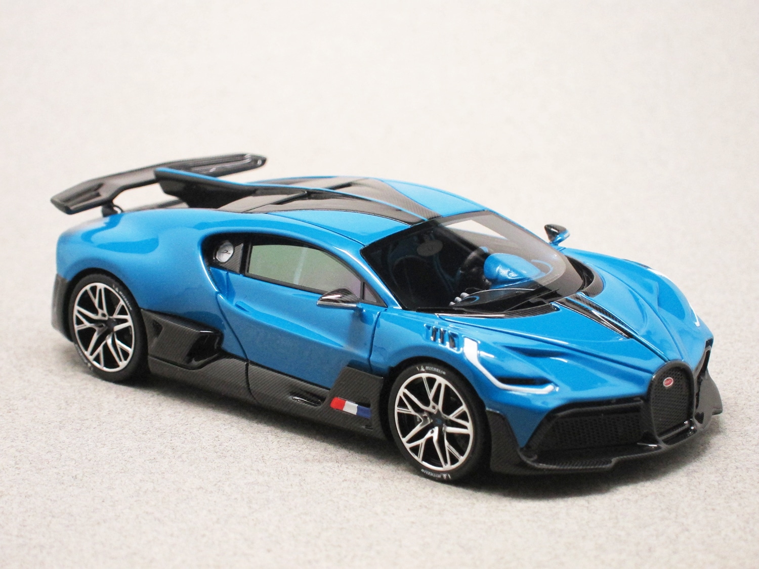 Bugatti Divo French Racing Blue (LookSmart) 1/43e