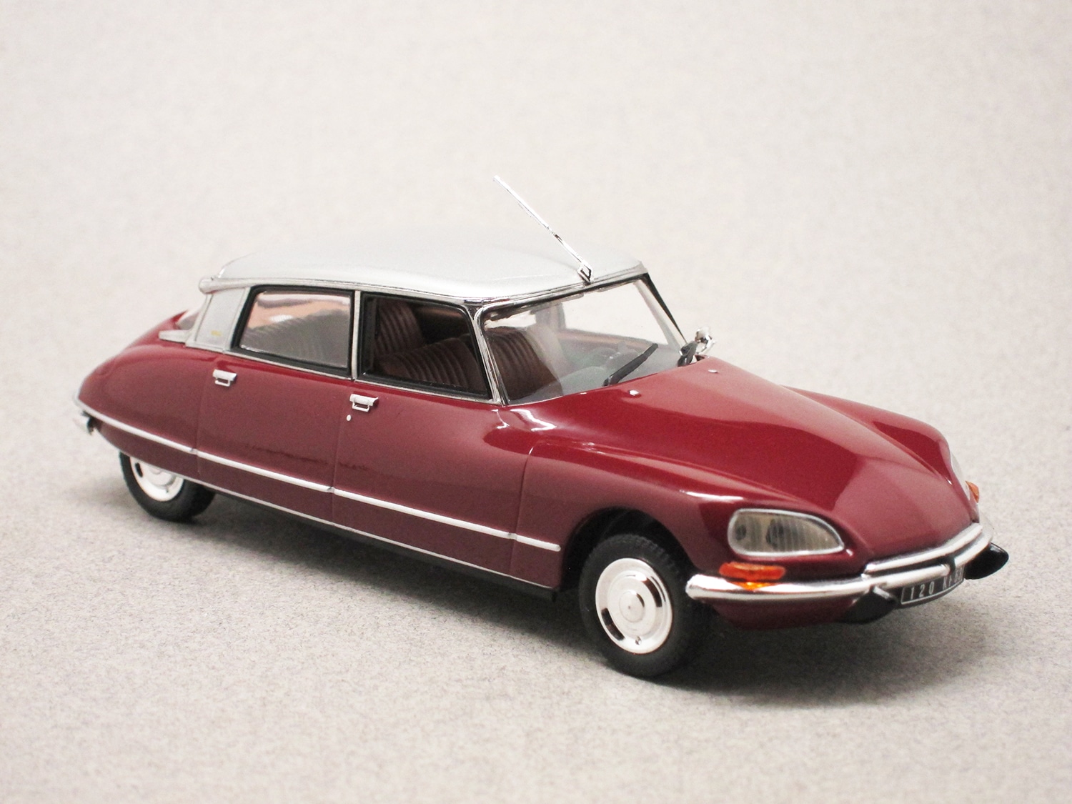 Citroën DS 23 Pallas Injection rouge (Norev) 1/43e