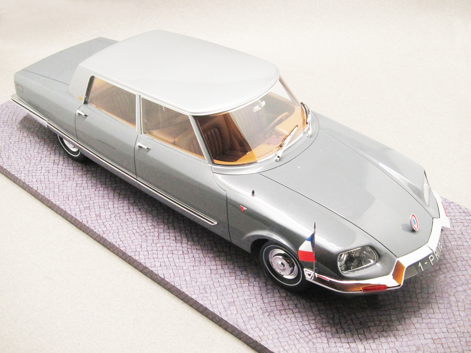 Citroën DS Chapron Présidentielle 1968 (Pantheon) 1/18e