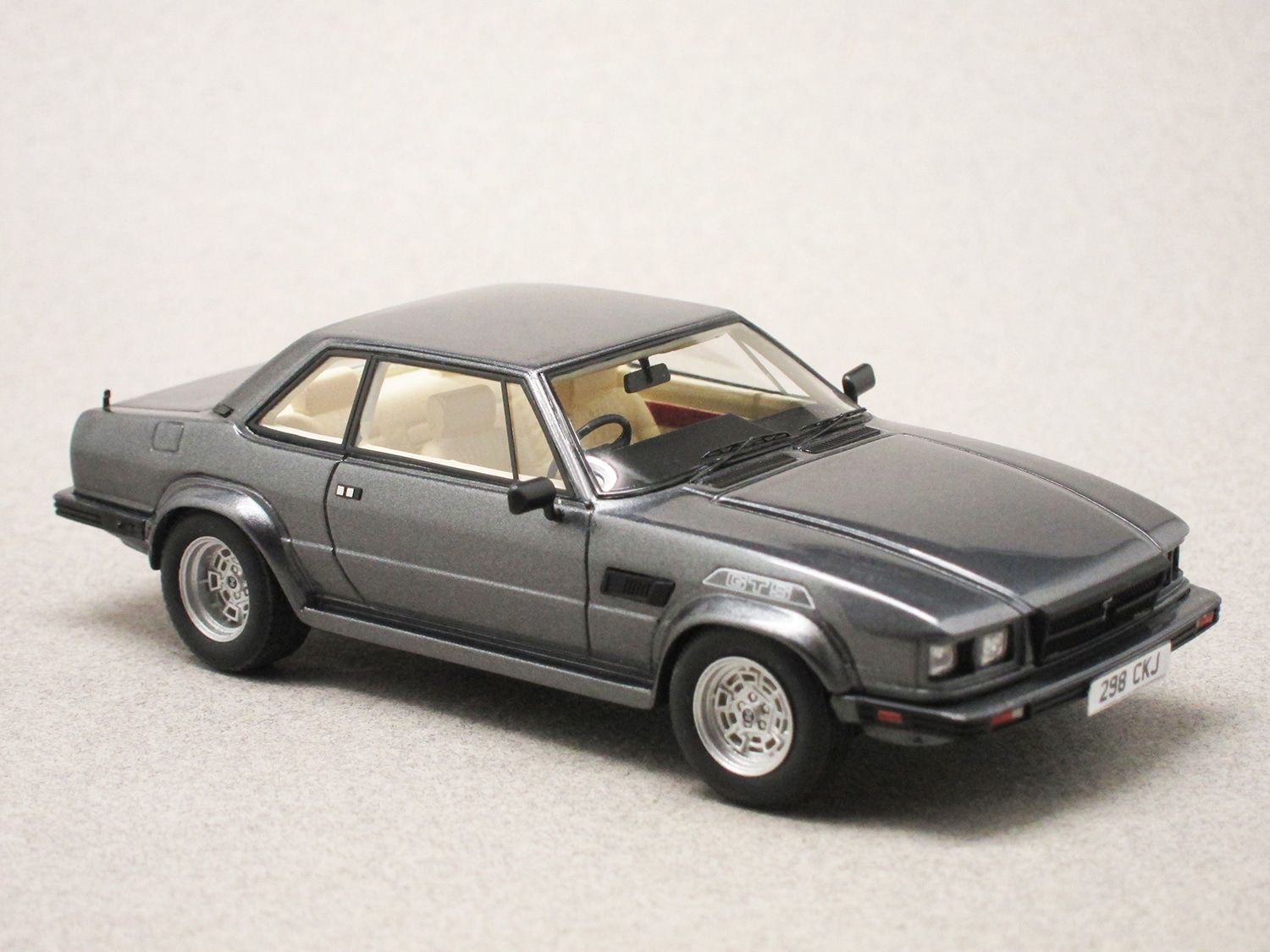 De Tomaso Longchamps GTS grise (Matrix) 1/43e