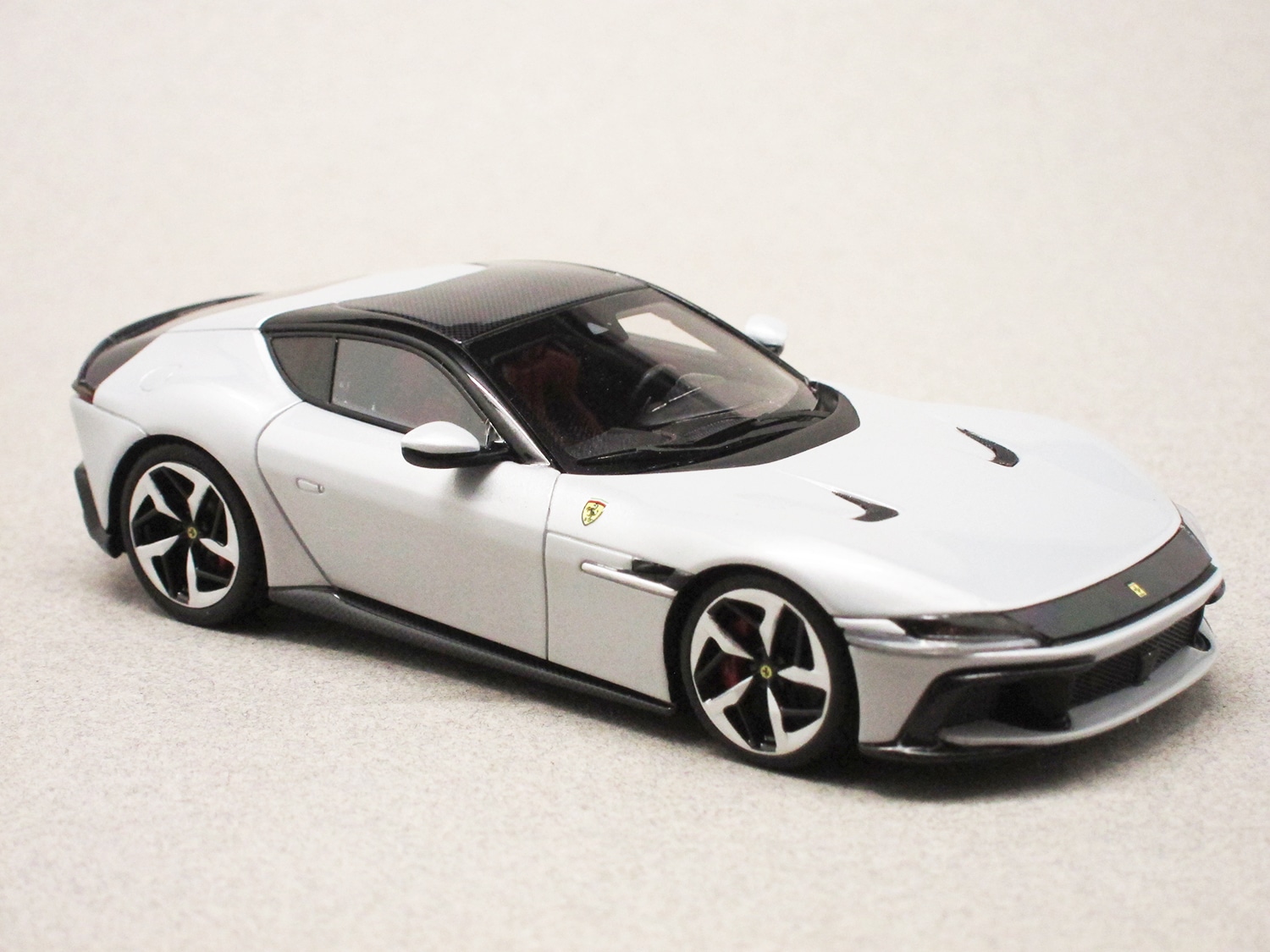 Ferrari 12 Cilindri Bianco Artico (LookSmart) 1/43e