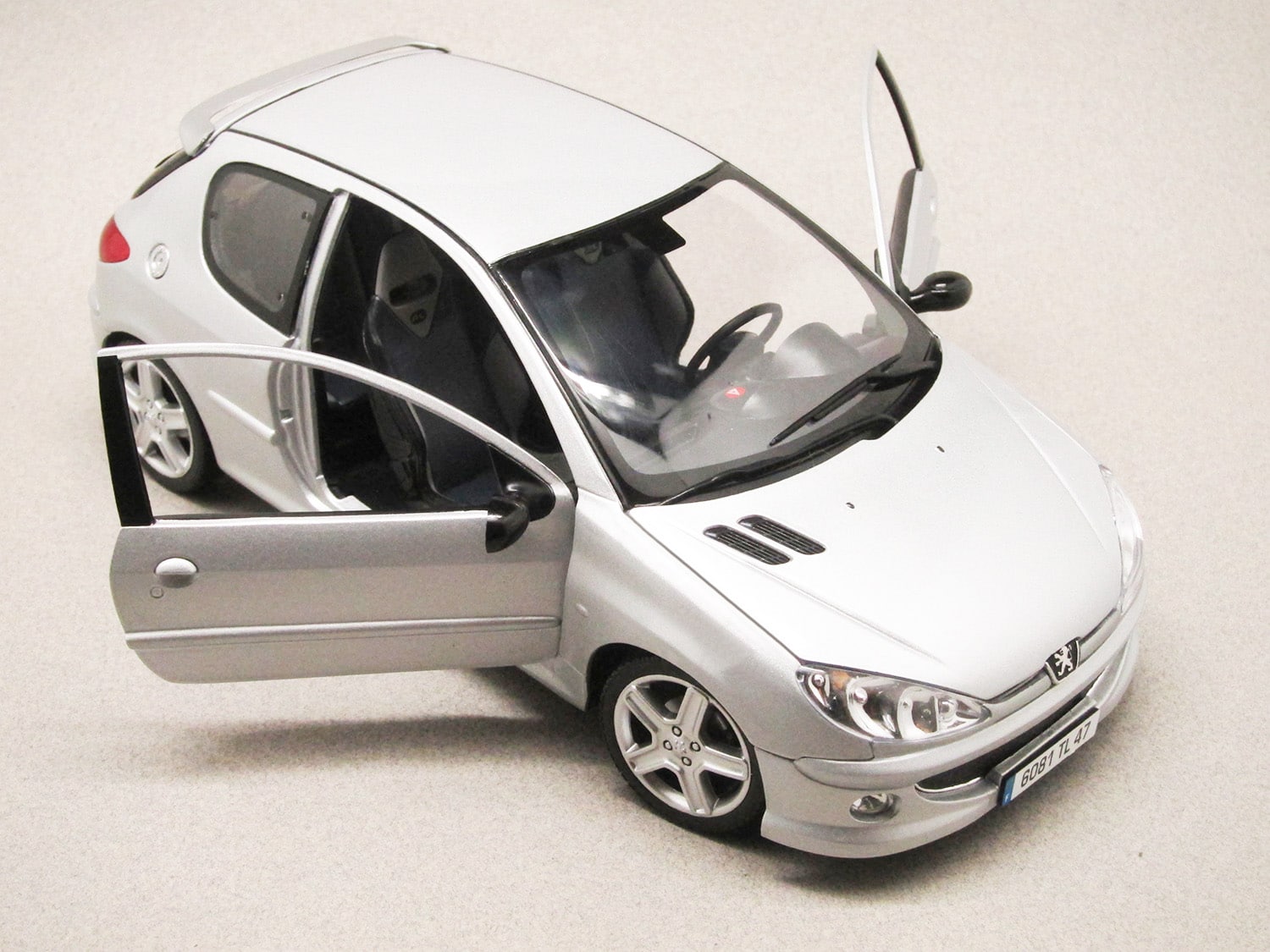 Peugeot 206 RC grise (Norev) 1/18e