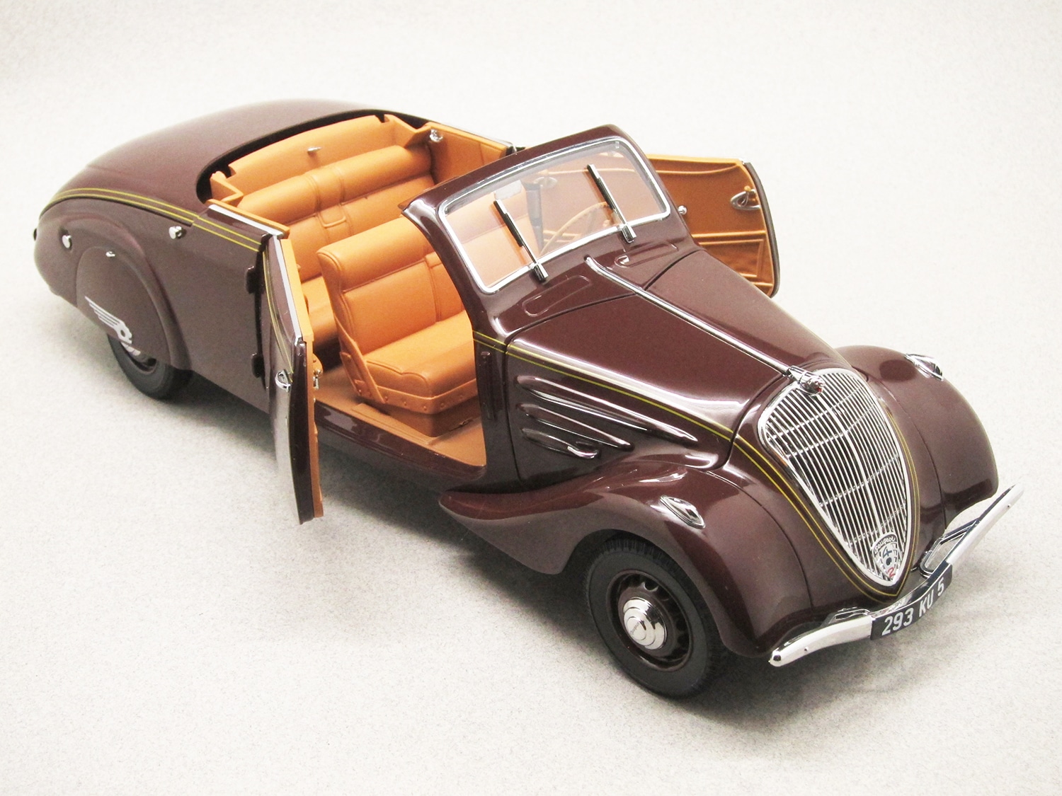 Peugeot 402 Eclipse marron (Norev) 1/18e