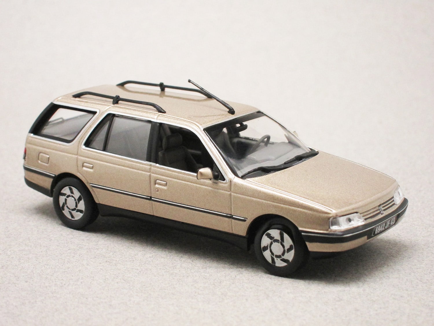 Peugeot 405 SRi break beige métal (Norev) 1/43e