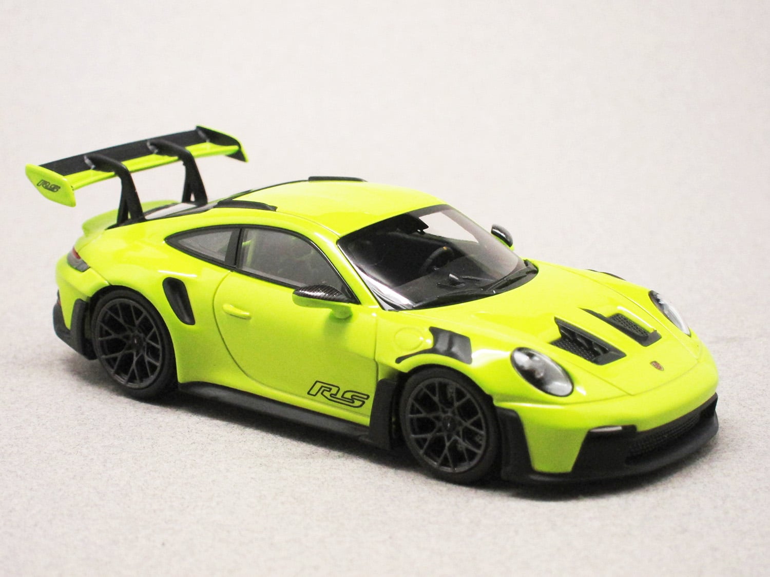 Porsche 911 (992) GT3 RS vert acide (Minichamps) 1/43e