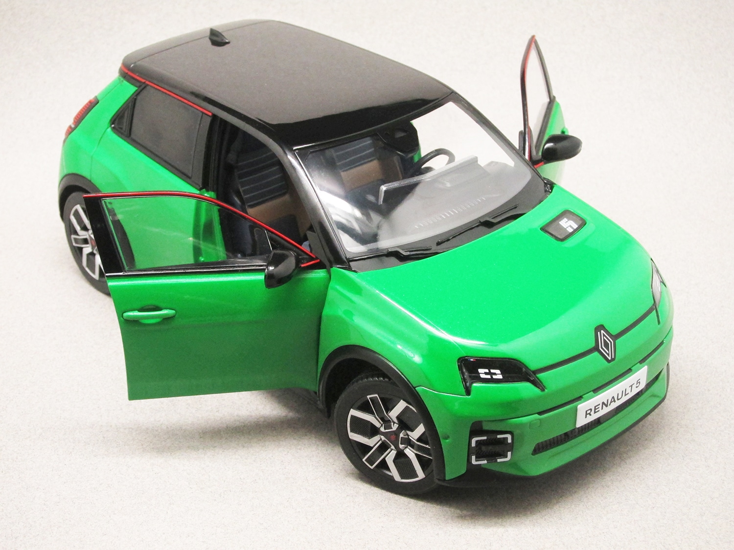 Renault 5 E-Tech verte (Norev) 1/18e