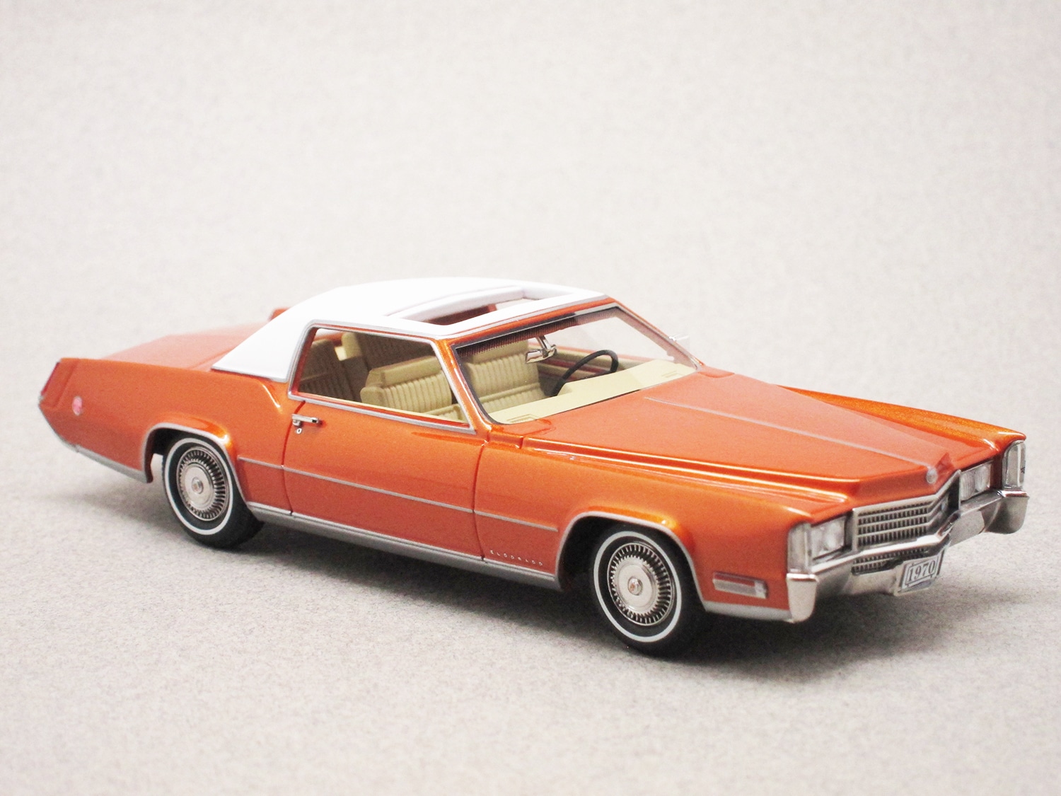 Cadillac Eldorado Biarritz 1970 rouge orangé (Stamp-Models) 1/43e