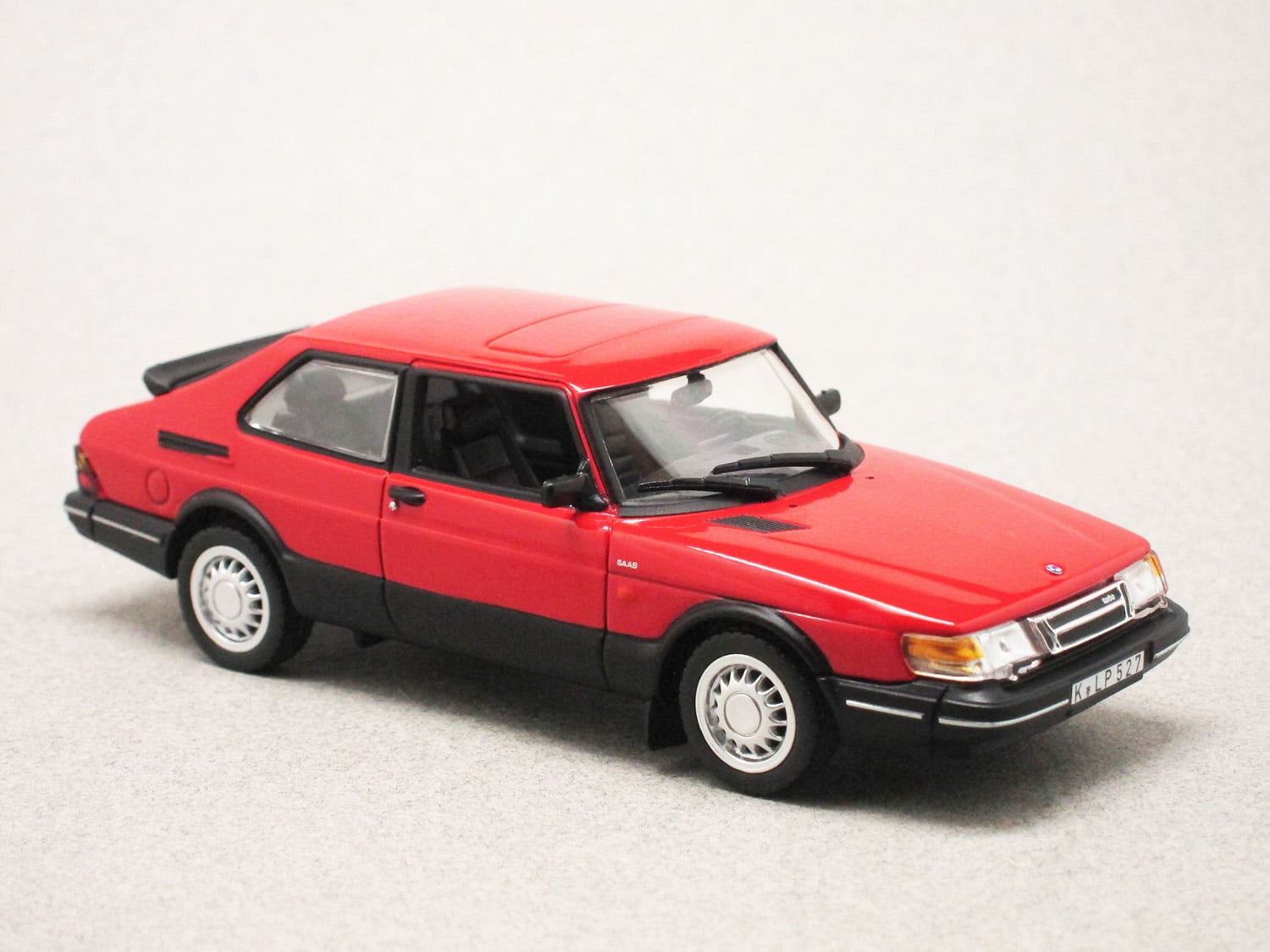 Saab 900 Turbo rouge (Norev) 1/43e