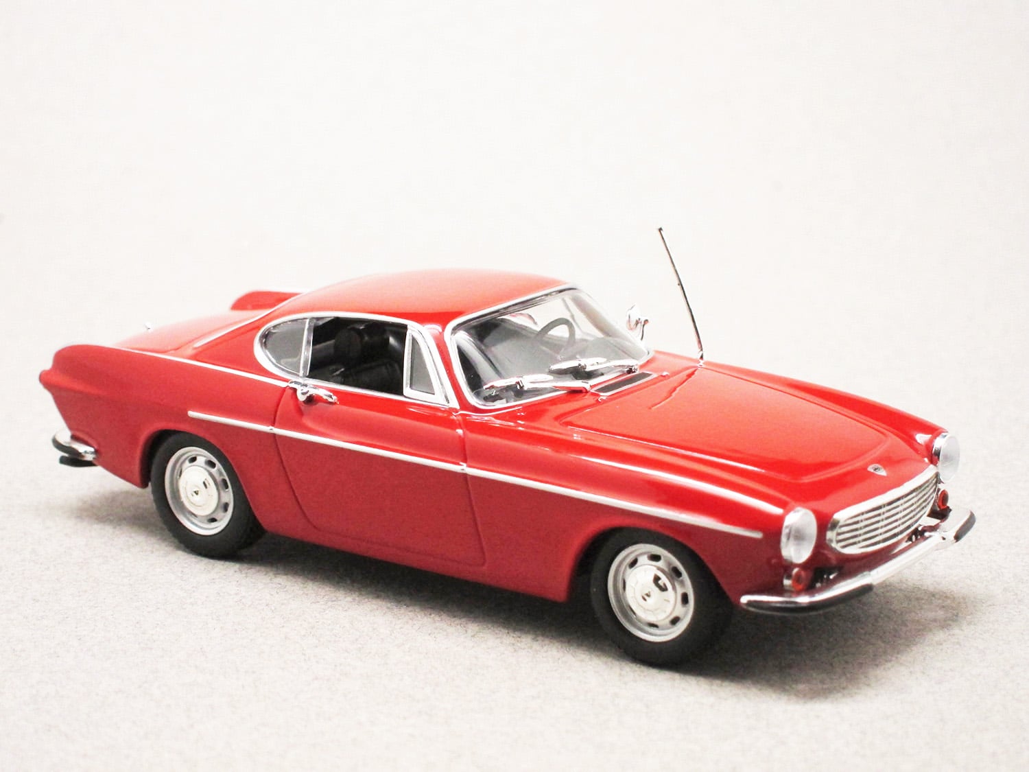 Volvo 1800 S rouge (Maxichamps) 1/43e